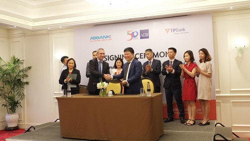 Sức mạnh tín dụng và uy tín của TPBank liên tục gia tăng cùng với sự hợp tác với các nhà đầu tư ngoại.