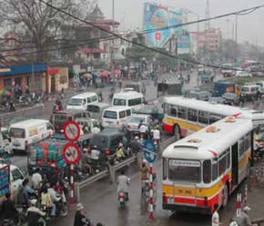 Môi trường và giao thông sẽ là những thử thách lớn cho Việt Nam trong tương lai khi các thành phố ngày càng phát triển và số lượng xe cộ tham gia giao thông tăng.