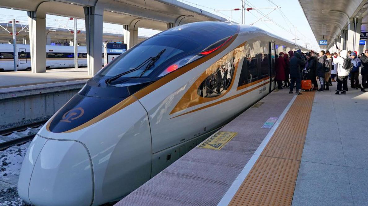 Tàu viên đạn với tốc độ 350 km/h và vận hành hoàn toàn tự động tại Trung Quốc - Ảnh: Xinhua.