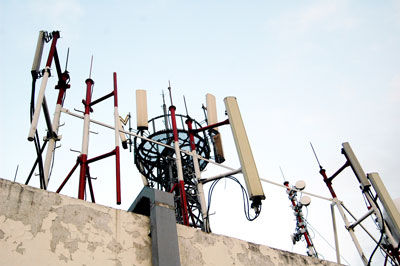 Trong những năm vừa qua, trạm BTS được các mạng di động xây dựng một cách... vô tội vạ.