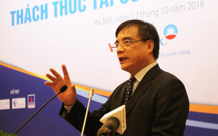 Viện trưởng Viện Kinh tế Việt Nam Trần Đình Thiên phát biểu khai mạc Diễn đàn Kinh tế Việt Nam 2016.<br>