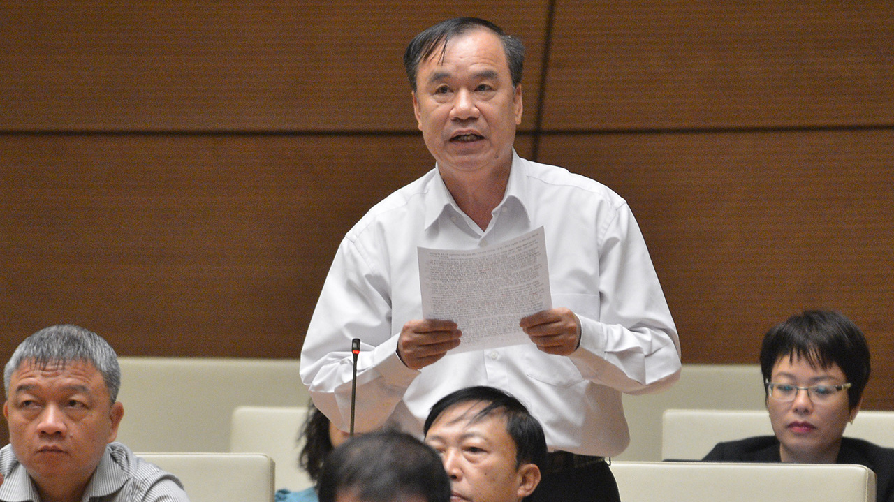 Đại biểu Trần Quang Chiểu phát biểu tại phiên thảo luận sáng 5/11 - Ảnh: Quochoi.vn