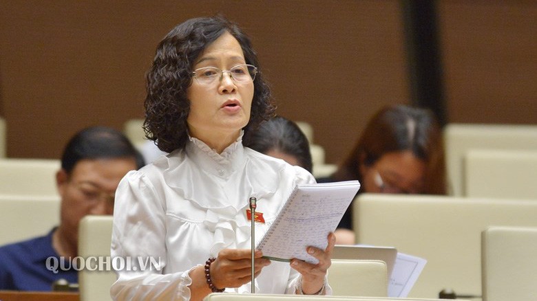 Đại biểu Trần Thị Quốc Khánh phát biểu tại phiên thảo luận 