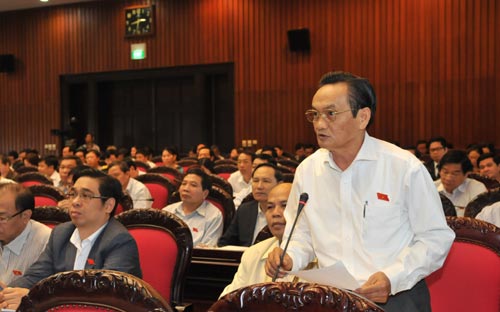 Đại biểu Trần Du Lịch cho rằng "vòng kim cô" nợ xấu đang giết chết doanh nghiệp - Ảnh: CTV.<br>