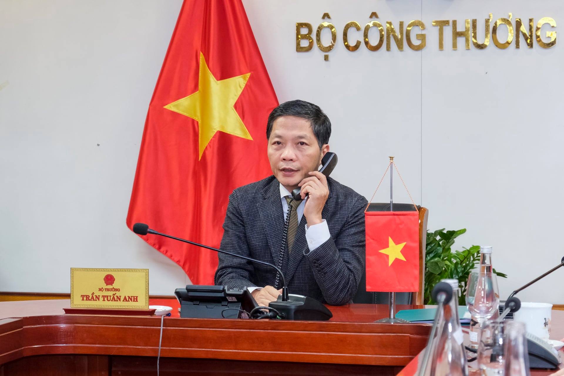 Bộ trưởng Bộ Công Thương Trần Tuấn Anh vừa điện đàm với Trưởng Đại diện Thương mại Hoa Kỳ (USTR) Robert Lighthizer.