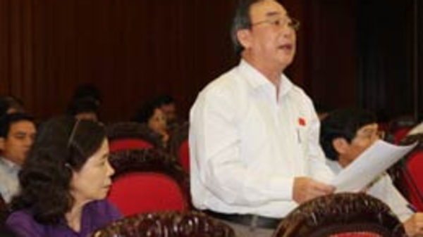 Có nên thu phí đăng ký nuôi con nuôi?