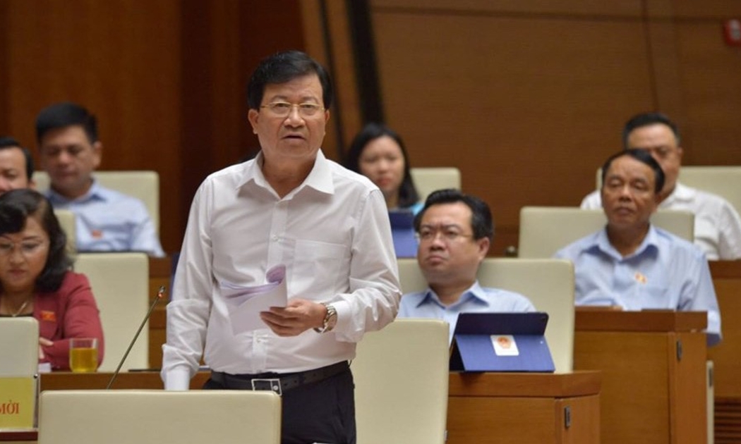 Phó thủ tướng Trịnh Đình Dũng đã thay mặt Thủ tướng trả lời và làm rõ thêm một số nội dung mà các vị đại biểu đã chất vấn