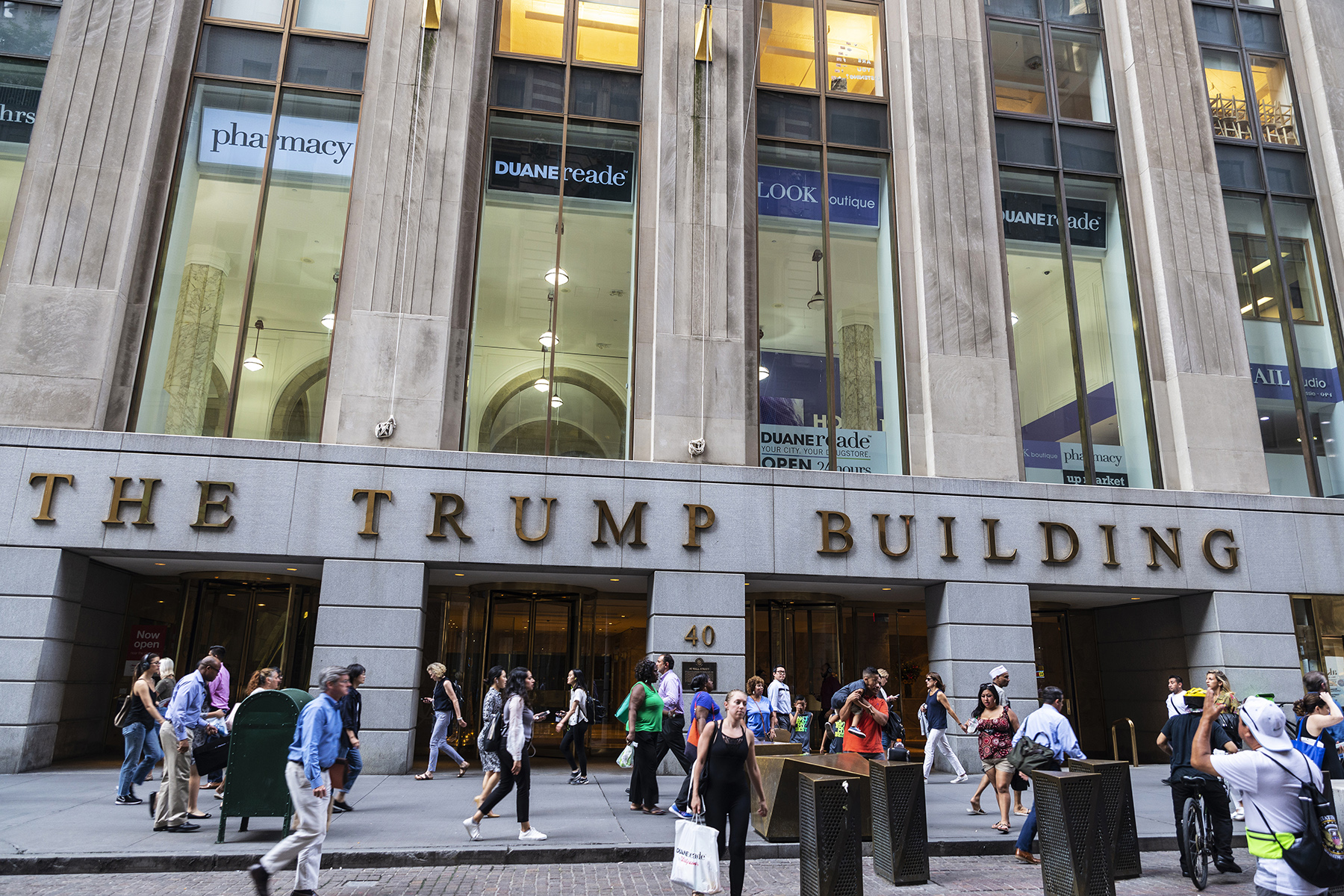 Tổ chức dành cho bé gái Girl Scouts mới đây cũng tuyên bố muốn dừng hợp đồng thuê văn phòng tại tòa nhà The Trump Building, còn được gọi là 40 Wall Street (New York) sau 15 năm thuê tại đây - Ảnh: Getty Images