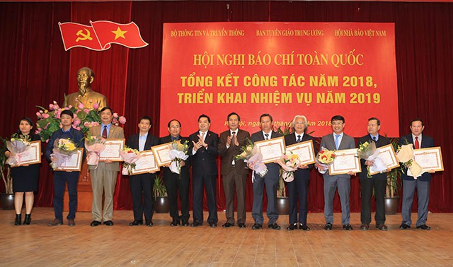 Ông Võ Văn Thưởng: Cần chấn chỉnh tình trạng báo chí xa rời tôn chỉ, mục đích - Ảnh 1.