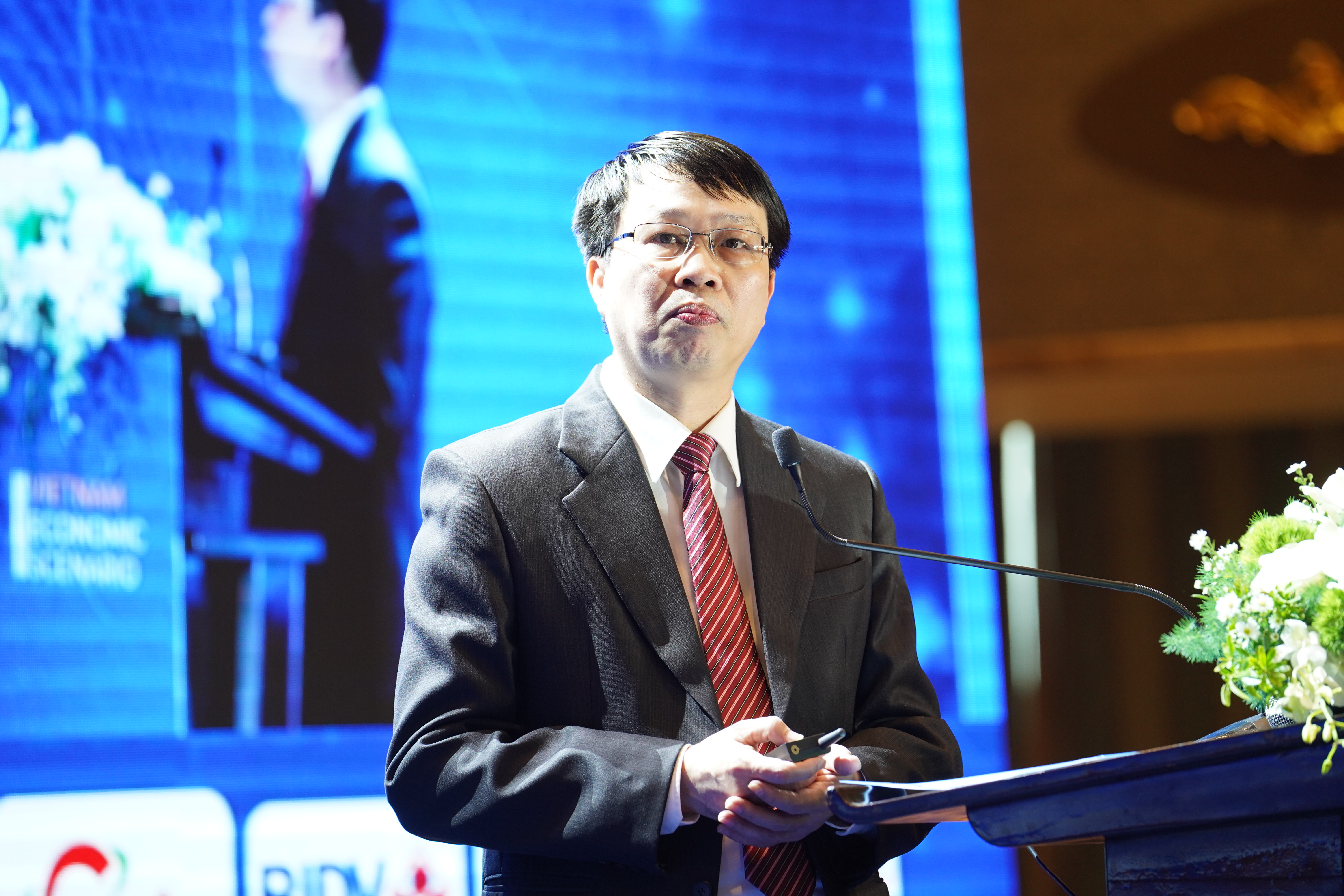 TS. Trần Hồng Quang, Viện trưởng Viện Chiến lược Phát triển, Bộ Kế hoạch & Đầu tư phát biểu tại Diễn đàn.