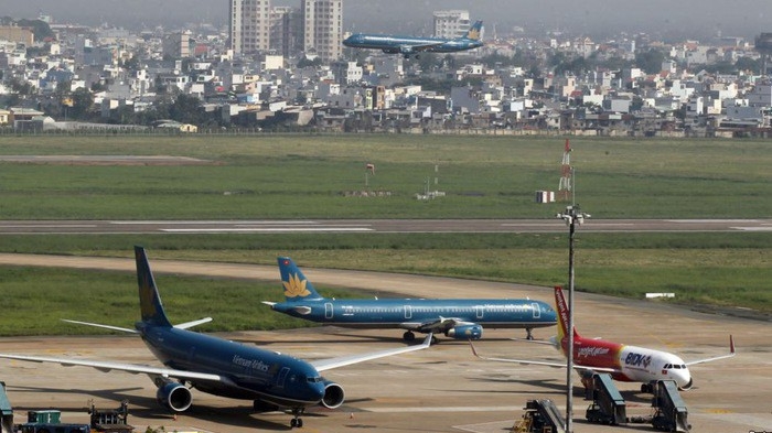 Tình trạng quá tải, ùn tắc giao thông từ vùng trời sân bay đến khu bay, nhà ga và hệ thống giao thông kết nối của sân bay Tân Sơn Nhất trong thời gian qua đã ảnh hưởng lớn đến sự phát triển giao thông vận tải hàng không, uy hiếp an ninh, trật tự và an toàn hàng không. 