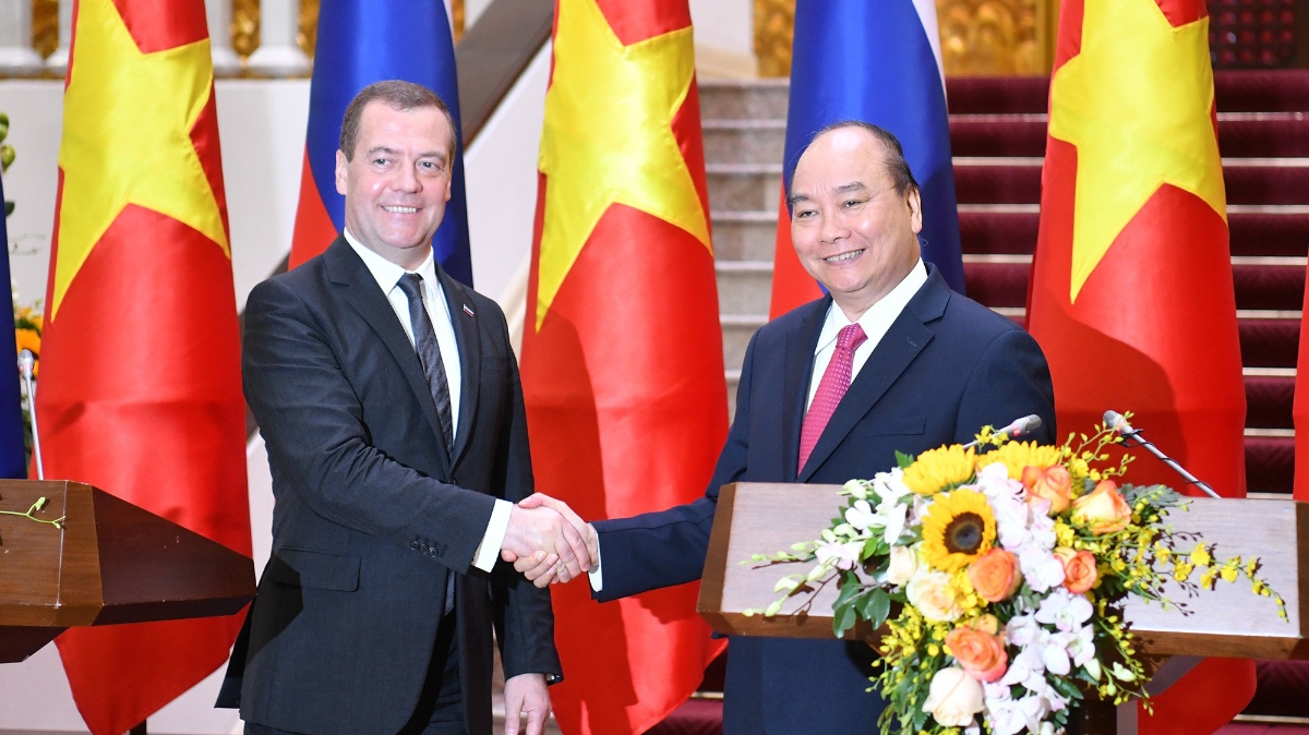 Lãnh đạo hai nước cũng thống nhất sẽ phối hợp, từng bước tháo gỡ các cản trở đối với xuất nhập khẩu hàng hóa giữa hai nước, đặc biệt nông, thủy, hải sản, phấn đấu đạt mục tiêu nâng kim ngạch thương mại hai chiều lên 10 tỷ USD vào năm 2020.
