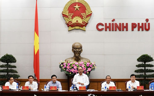 Thủ tướng Nguyễn Xuân Phúc chủ trì phiên họp của Thường trực Chính phủ sáng 25/4.<br>