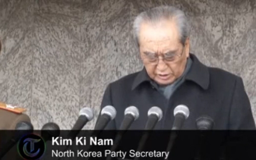 Hôm 14/2, khoảng 100.000 người Triều Tiên đã tham dự cuộc mít tinh, do nhà nước tổ chức tại quảng trường Kim Nhật Thành, chúc mừng cuộc thử nghiệm hạt nhân thành công trước đó vài ngày <i>- Nguồn: Telegraph.</i><br>