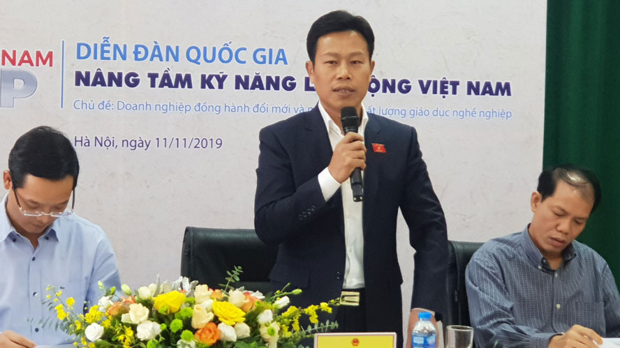 Thứ trưởng Bộ Lao động - Thương binh và Xã hội  Lê Quân thông tin về diễn đàn. Ảnh - Thu Hiền. 