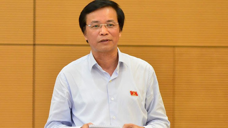 Tổng thư ký Quốc hội Nguyễn Hạnh Phúc trình bày tờ trình dự án luật - Ảnh: Quang Phúc.