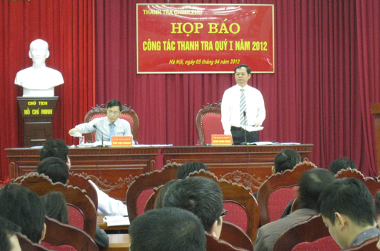 Tổng thanh tra Chính phủ Huỳnh Phong Tranh chủ trì buổi họp báo sáng 5/4.