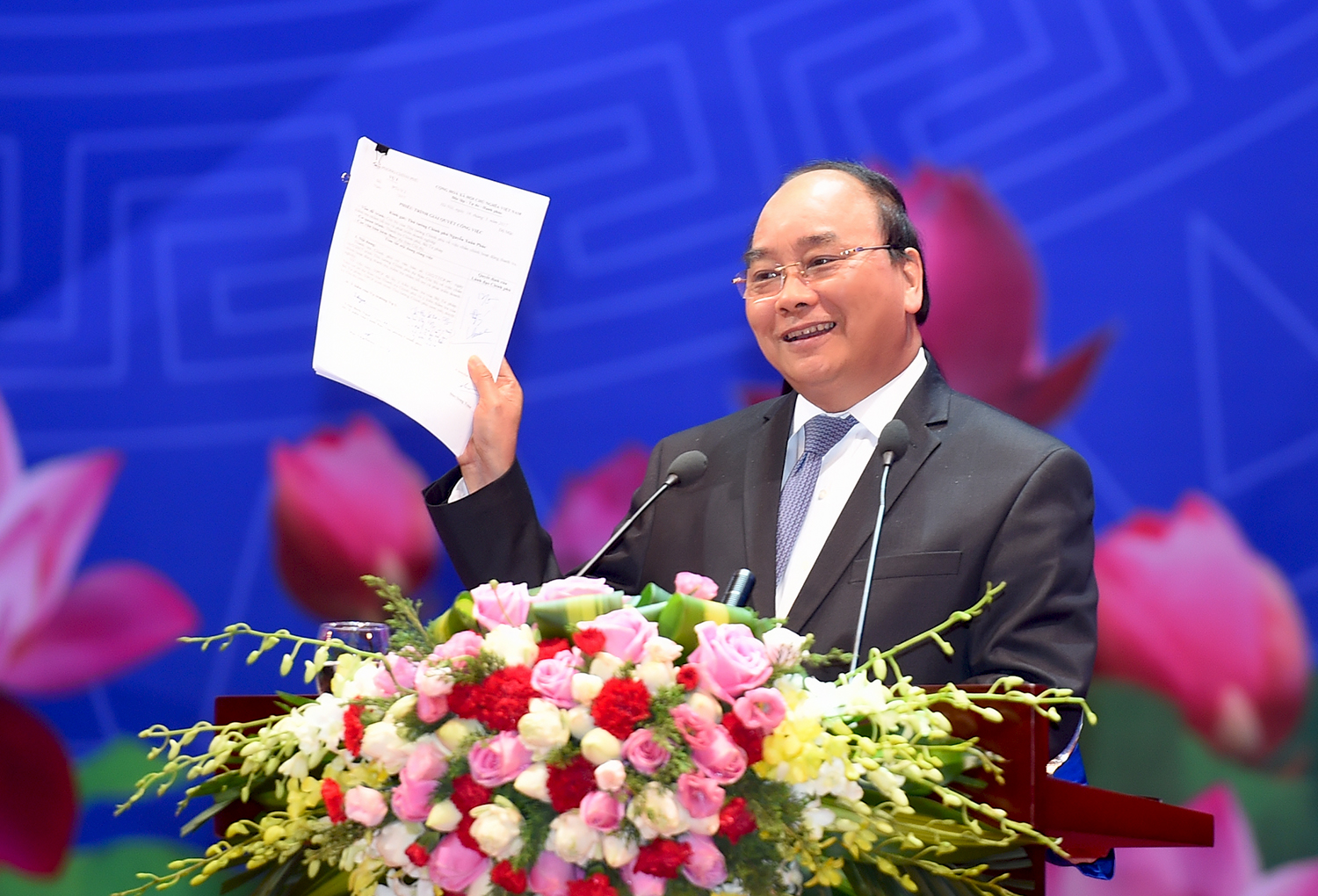 Thủ tướng cho rằng, chúng ta cũng thấy rõ còn nhiều rào cản cho sự phát triển của&nbsp; doanh nghiệp doanh nghiệp, trong đó có cả việc nhũng nhiễu, hạch sách của một bộ phận cán bộ công chức.
