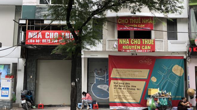 Trên các tuyến phố kinh doanh khác như Bà Triệu, Phố Huế, Chùa Bộc, Thái Hà…cũng xuất hiện nhiều biển treo "cho thuê nhà".