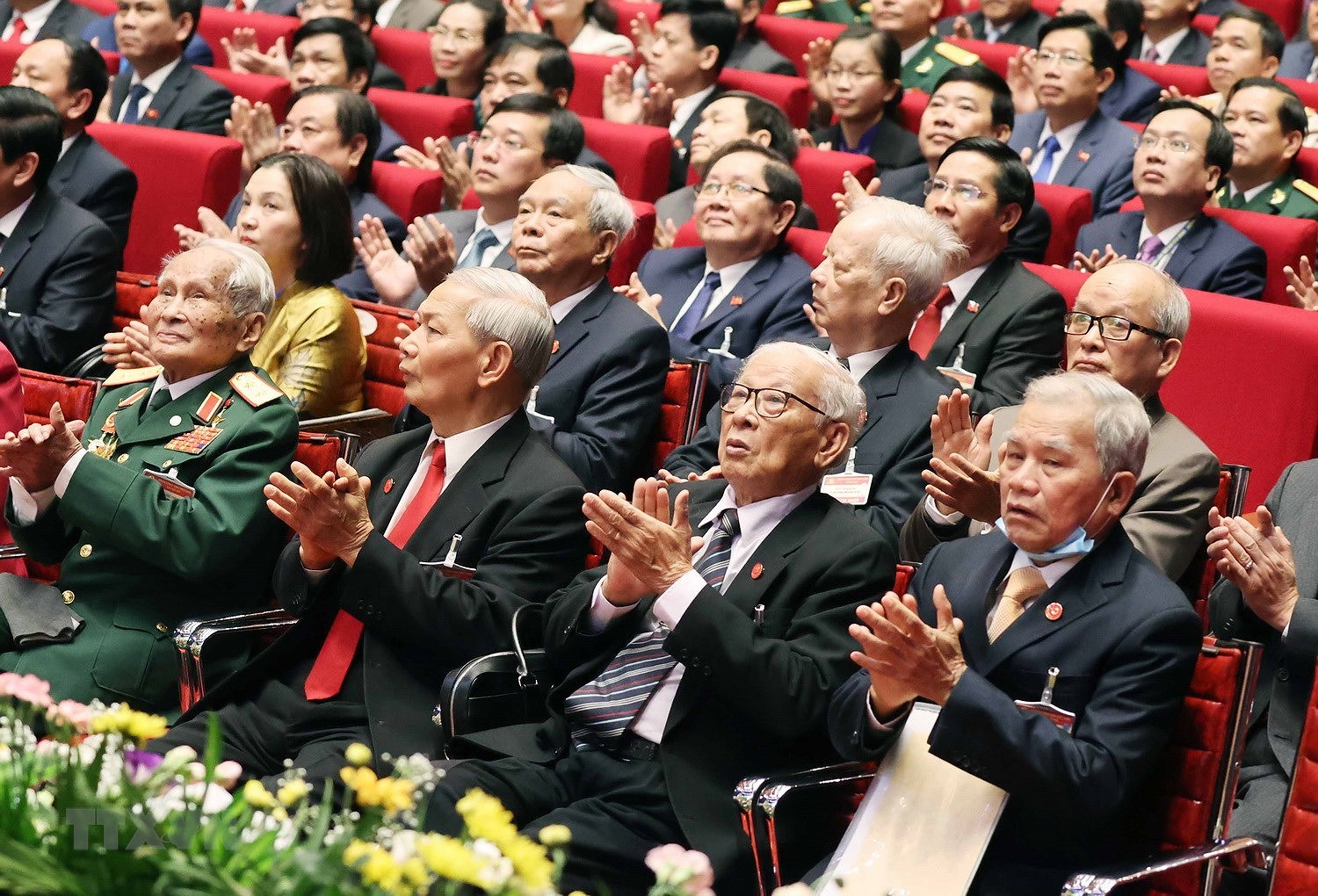 Các lão thành cách mạng là đại biểu khách mời dự phiên khai mạc Đại hội. (Ảnh: TTXVN)
