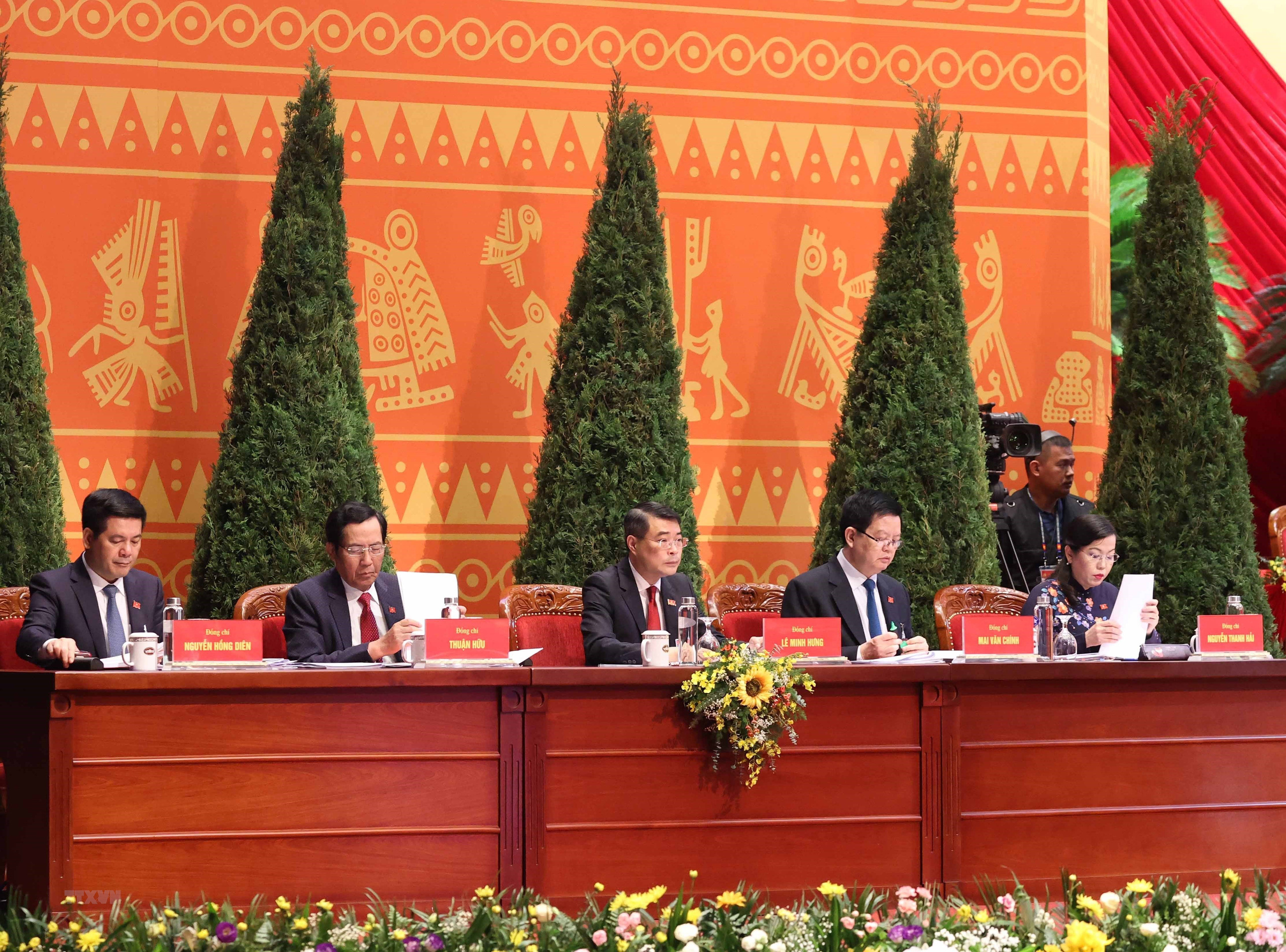 Đoàn Thư ký Đại hội gồm 5 thành viên. (Ảnh: TTXVN)