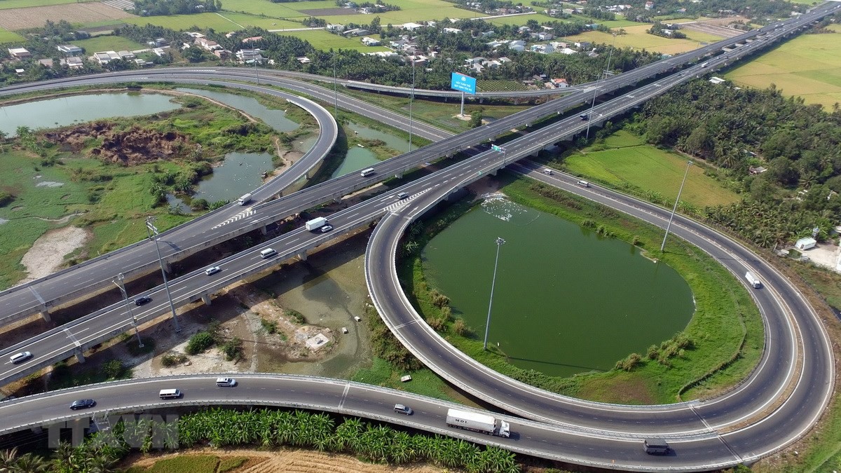 Thông suốt dặm dài đất nước: Cần đẩy nhanh tiến độ các dự án cao tốc - Ảnh 2.