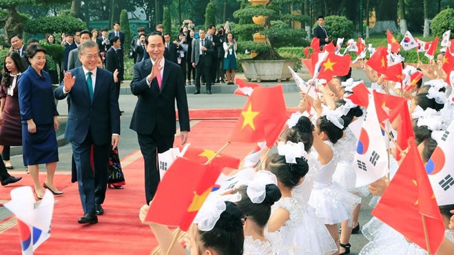 Chủ tịch nước Trần Đại Quang đón Tổng thống Hàn Quốc  Mun Che In.