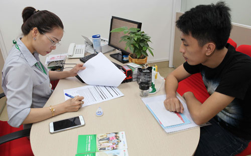 Doanh nghiệp có thể đăng ký đổi quà online và sẽ được giao hàng tận nơi hoặc đổi trực tiếp tại các quầy giao dịch của VPBank.