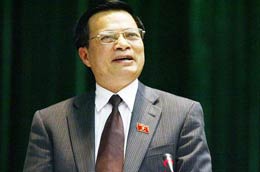 Bộ trưởng Trần Văn Tuấn trả lời chất vấn trước Quốc hội.