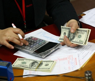 Thanh toán quốc tế được coi là một trong những đòn bẩy làm cho hoạt động thương mại quốc tế ngày càng phát triển - Ảnh: Việt Tuấn.