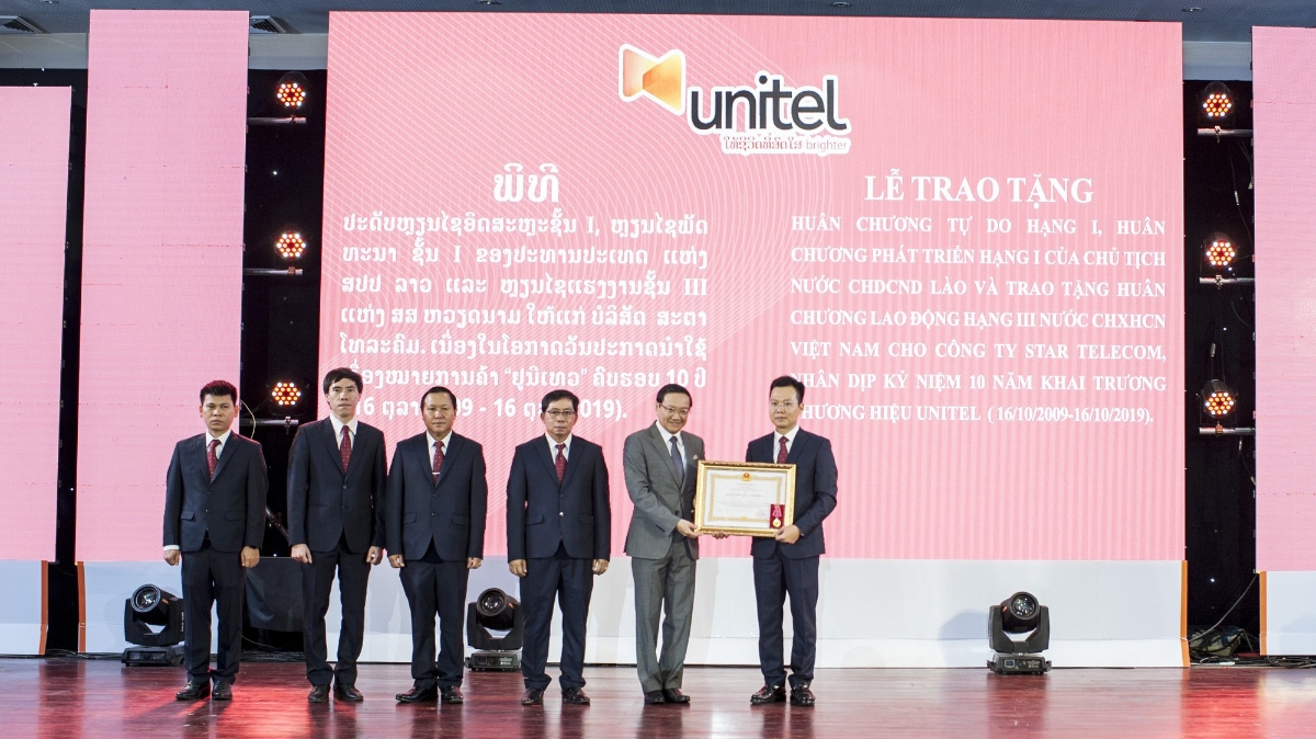 Unitel cũng nhận Huân chương Độc lập Hạng Ba do Chính phủ Việt Nam trao tặng.