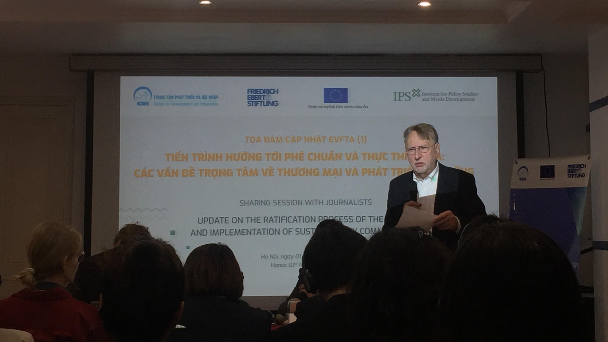 Ông Bernd Lange, Chủ tịch Ủy ban Thương mại quốc tế, Nghị viện châu Âu (INTA) tại tọa đàm sáng ngày 1/11.