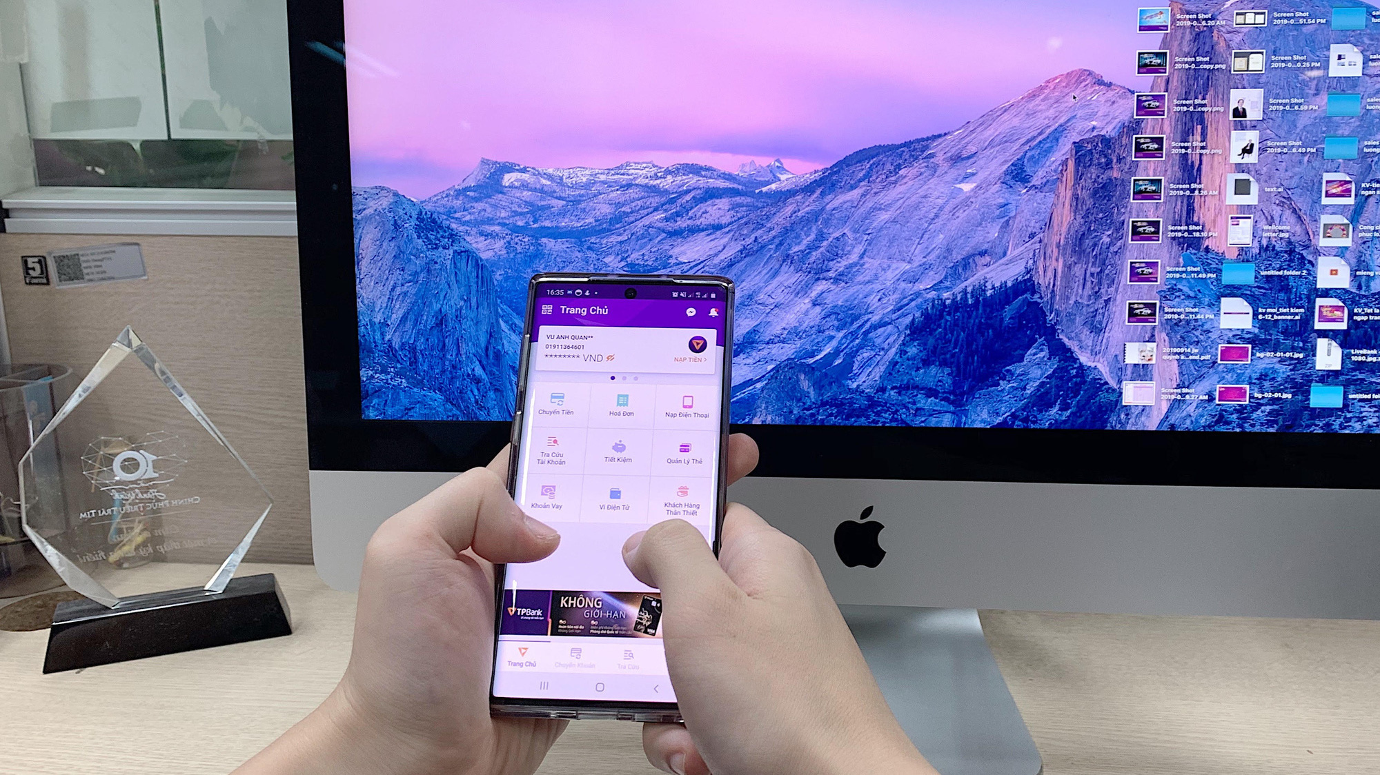 Khoảng 60% giao dịch của LiveBank diễn ra ngoài giờ hành chính và luôn nhận được tư vấn từ nhân viên từ xa.