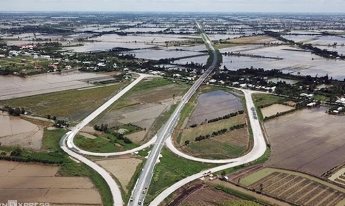 Vì sao xây đường cao tốc ở Đồng bằng sông Cửu Long chậm so với kế hoạch?