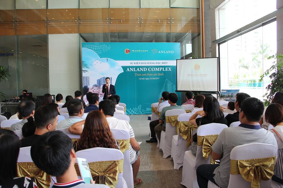 Hàng trăm khách tham dự sự kiện, thăm quan căn hộ mẫu dự án Anland Complex.<strong><br></strong>