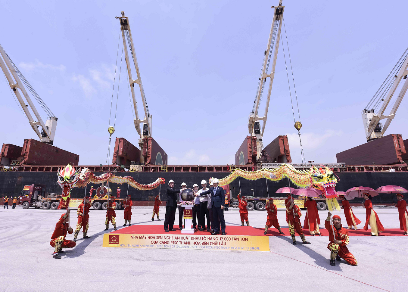 Trong thời gian tới, Tập đoàn Hoa Sen định hướng tiếp tục đẩy mạnh phát 
triển ở thị trường châu Âu, dự kiến sản lượng xuất khẩu đến thị trường 
này sẽ đạt 10.000 - 15.000 tấn/tháng. 