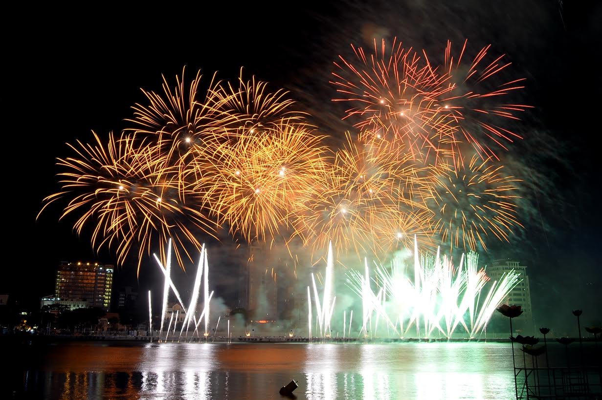 Chỉ riêng tháng 5/2017, thời điểm diễn ra lễ hội pháo hoa quốc tế DIFF 
2017, Đà Nẵng đã đón hơn 600.000 lượt khách với doanh thu gần 1.800 tỷ 
đồng.