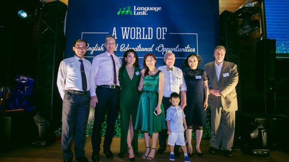Mô hình nhượng quyền thương hiệu này cho phép các đối tác kinh doanh tiềm năng có cơ hội thành lập và phát triển doanh nghiệp riêng của mình dưới thương hiệu Language Link.