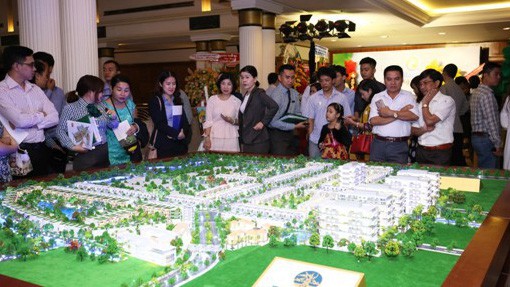 Gần 1.000 Khách hàng và nhà đầu tư tham quan, tìm hiểu cơ hội sở hữu khi đến tham dự lễ công bố dự án ngày 6/1 vừa qua.