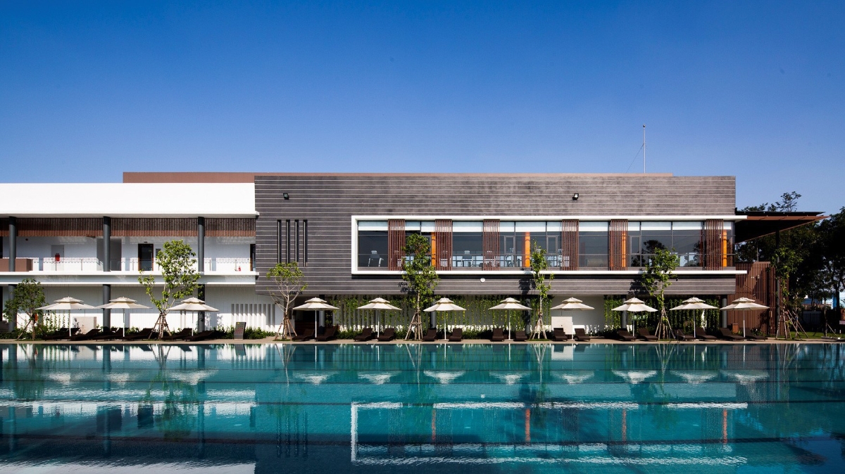 Khu phức hợp thể thao và nghỉ dưỡng Celadon Sports & Resort Club thuộc Celadon City, đây là một trong những câu lạc bộ thể thao có quy mô lớn nhất tại Việt Nam với tổng diện tích hơn 5,4 ha.