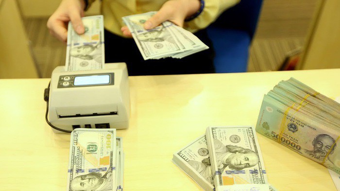 Trên thế giới, đồng USD vẫn đang nhích dần lên.