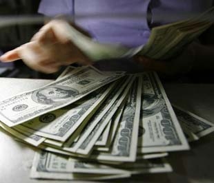 Ngân hàng Nhà nước đã nâng tỷ giá bình quân liên ngân hàng lên mức 16.512 VND/USD. Như vậy, với biên độ cho phép +/-2%, các ngân hàng thương mại được phép ấn định tỷ giá mua/bán tối đa 16.842 VND/USD.