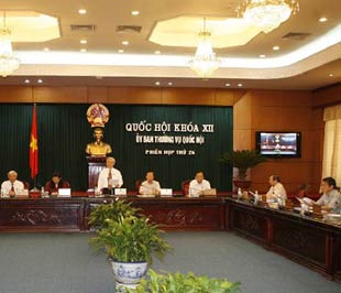 Tại phiên họp thứ 24, Ủy ban Thường vụ Quốc hội cho ý kiến vào 6 dự án luật, trong đó có dự thảo luật tần số vô tuyến điện - Ảnh: TTXVN.