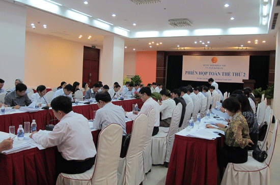Có ý kiến tại Ủy ban Kinh tế cho rằng GDP năm 2012 chỉ có thể tăng khoảng 5% do lạm phát vẫn ở mức tương đối cao và những tác động từ tình hình kinh tế suy giảm ở các nước phát triển - Ảnh: CTV