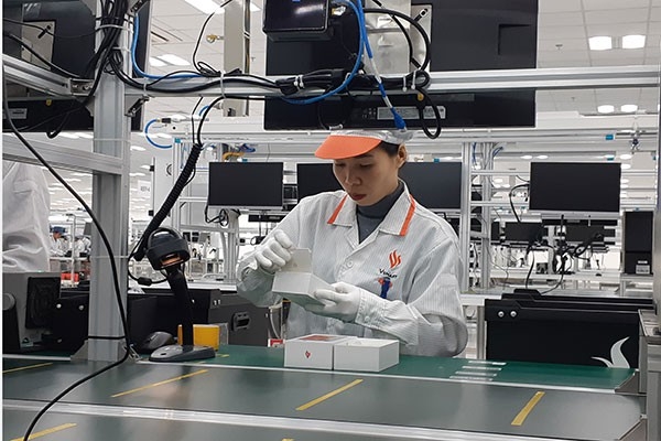 Bên trong nhà máy sản xuất điện thoại của Vingroup - Ảnh 12.