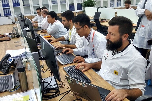 Bên trong nhà máy sản xuất điện thoại của Vingroup - Ảnh 7.