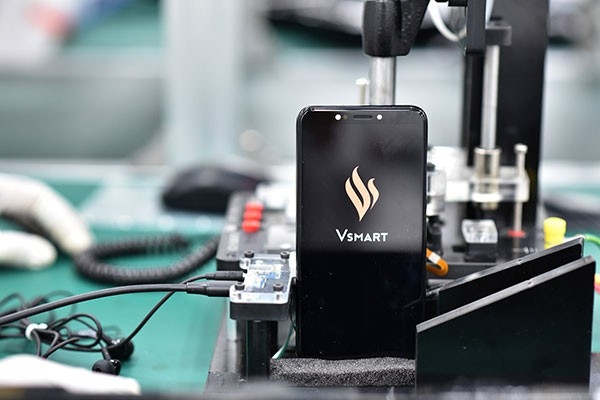 Bên trong nhà máy sản xuất điện thoại của Vingroup - Ảnh 9.