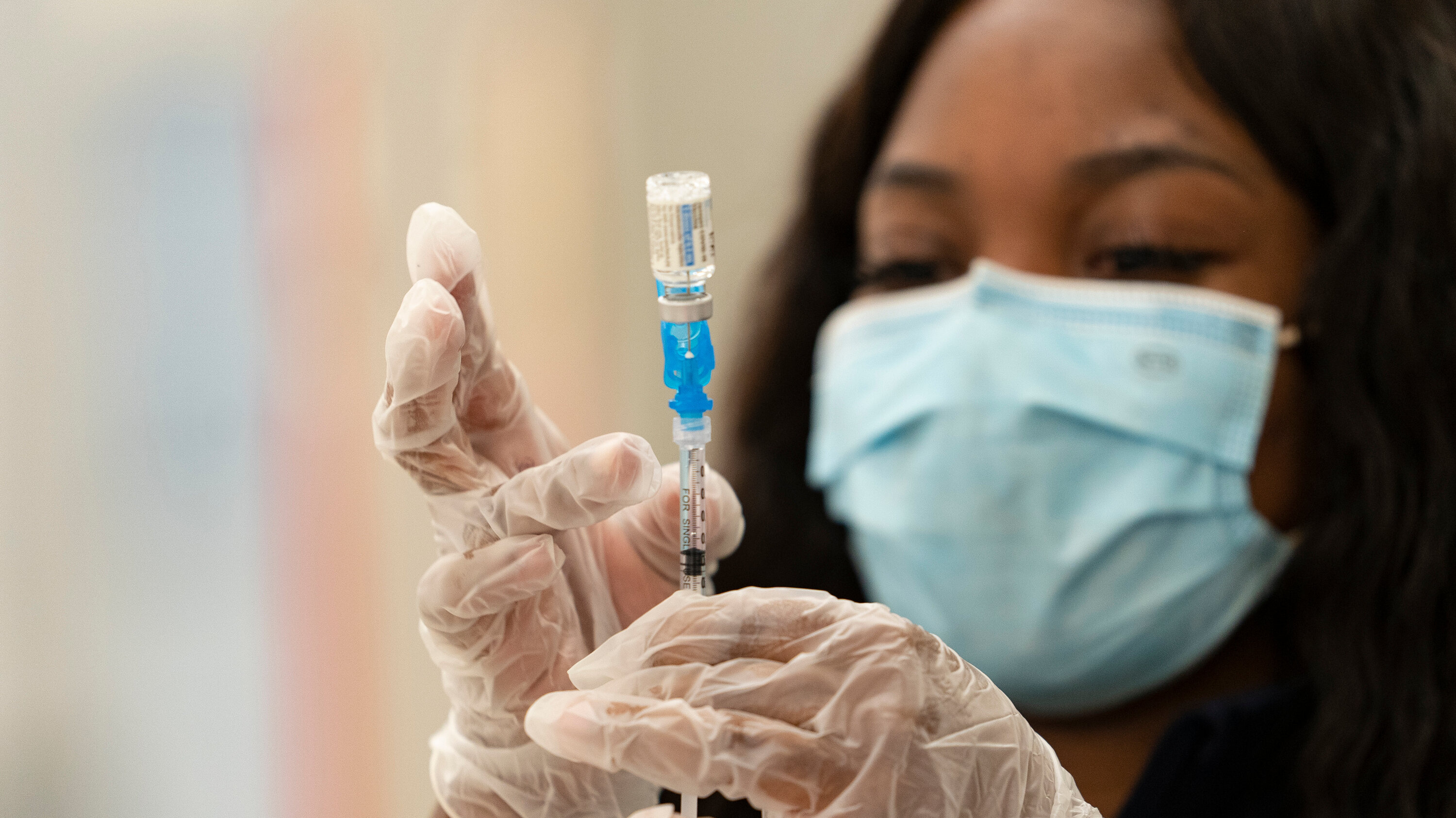 Vaccine của Johnson & Johnson là vaccine Covid-19 thứ 4 được WHO phê duyệt - Ảnh: AP