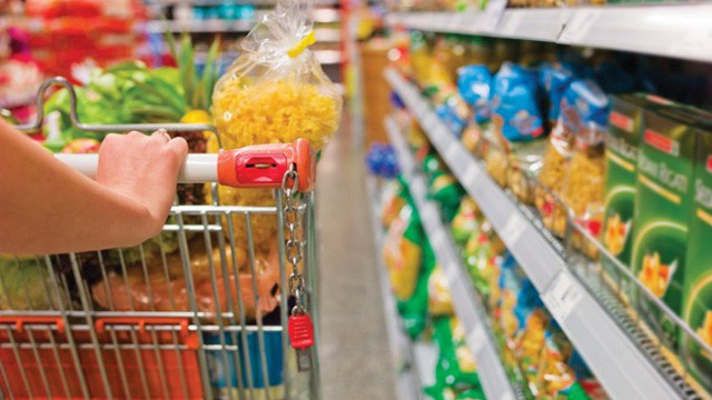 Các doanh nghiệp bán lẻ trong nước dành sự ưu tiên lớn và tích cực cổ động cho hình ảnh hàng Việt.