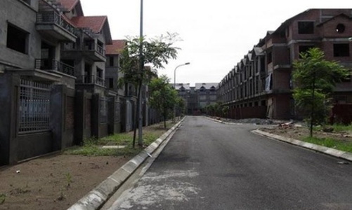 Mếu dở với các “suất ngoại giao” địa ốc